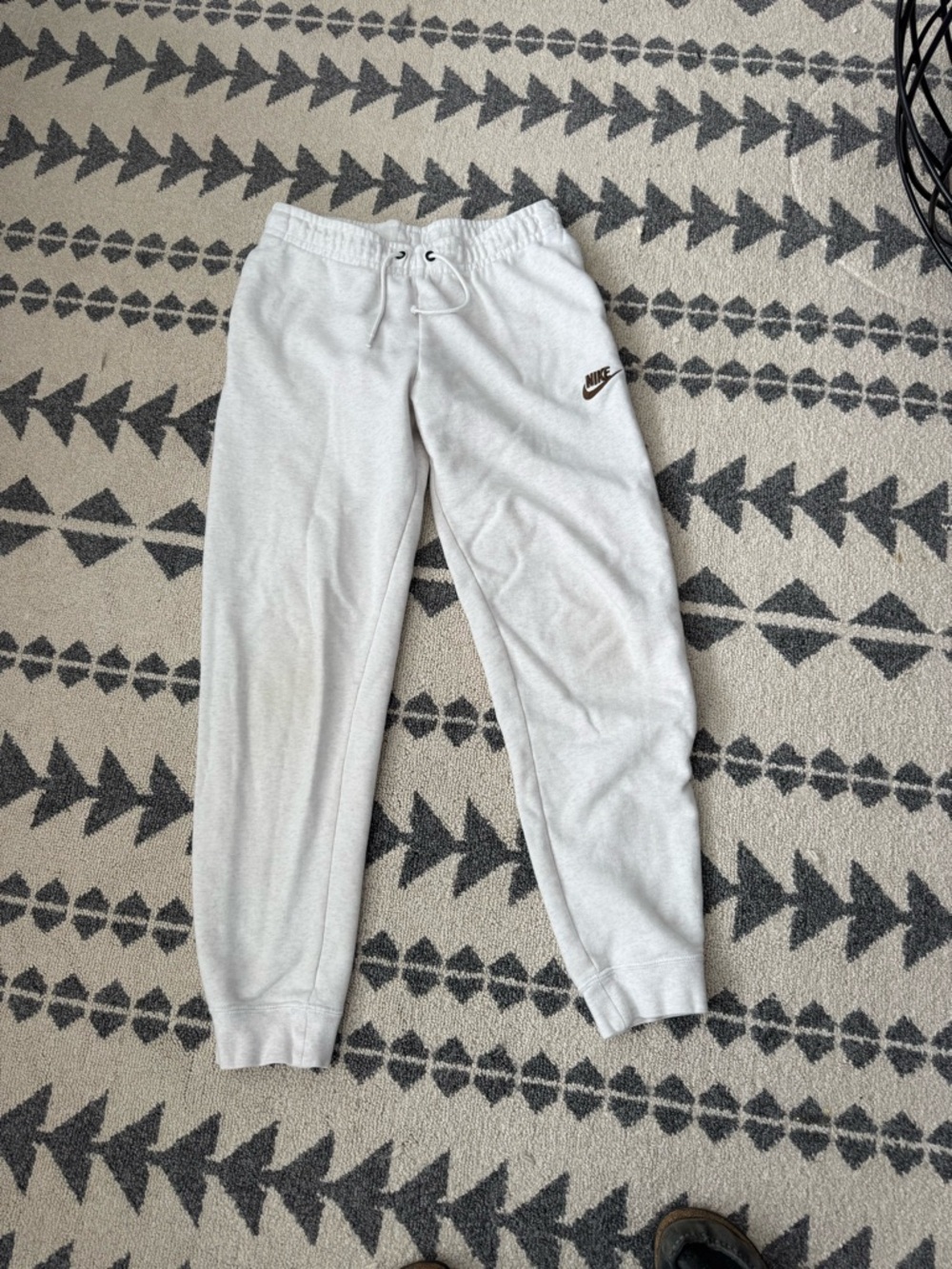 Nike Midrise Club Joggers‎ in cream and brown logo